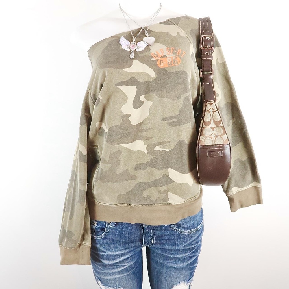 vintage y2k gap camo graphic sweatshirt 2000s military army green long sleeve